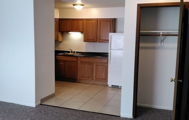 2 beds, 1 bath, 720 sqft, $855, Unit 06