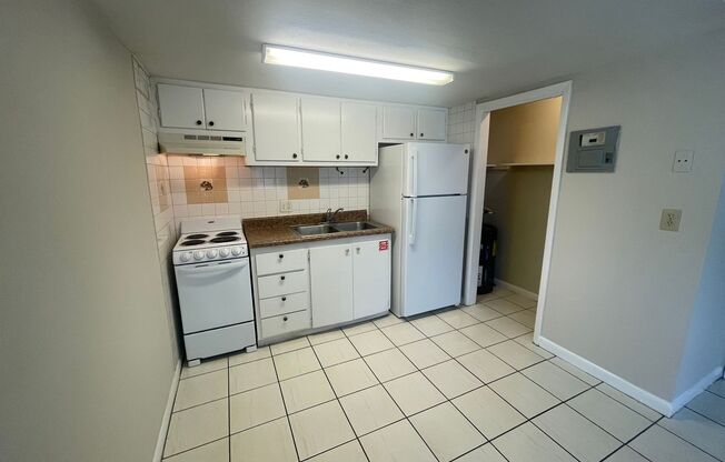 Conveniently Located 1 Bedroom, 1 Bath Apartment Near Downtown Orlando!