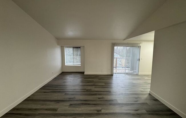 2 beds, 1 bath, 902 sqft, $2,185, Unit H304