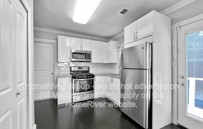 1112 G AVE