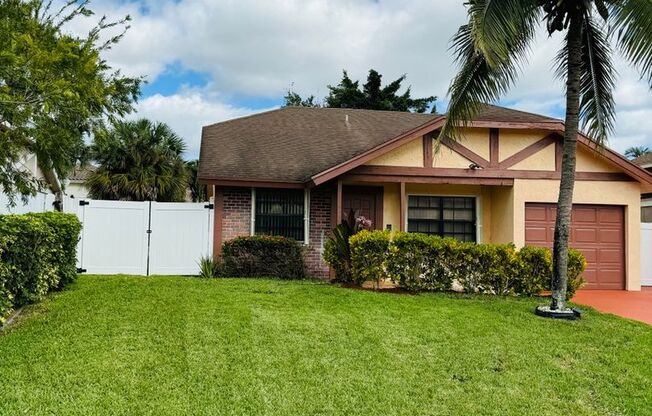 Charming 3 bedroom 2 bath House in Boca Raton