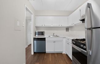 Welcome home to this bright and inviting 2Bd/1Bth condo in the sought-after Huntington Club community. All utilties included!