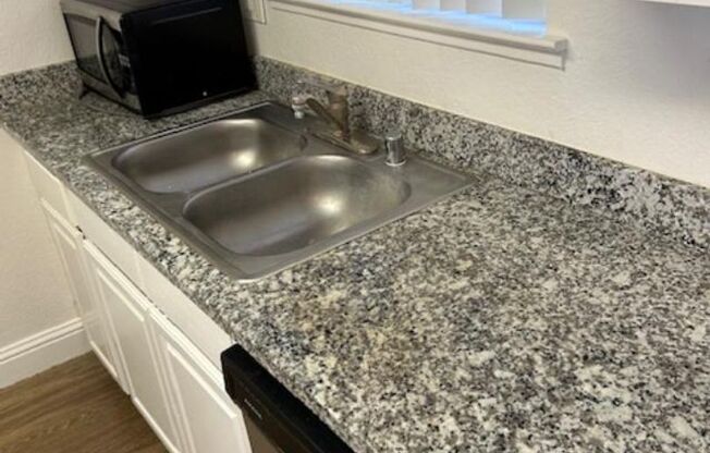 1 bed, 1 bath, $1,200, Unit 2416-24