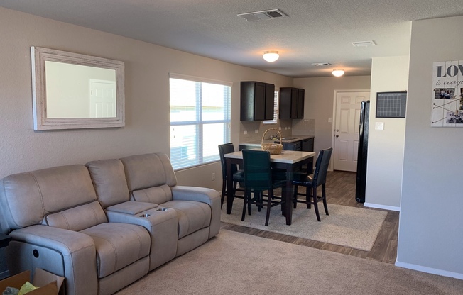 CUTE ONE STORY HOME FEATURING 3 BEDROOMS / 2 BATHS*NORTH EAST ISD
