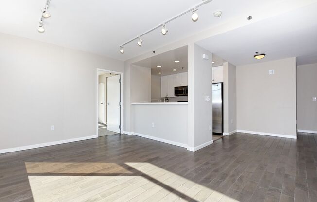 2 beds, 2 baths, 920 sqft, $3,095, Unit 303