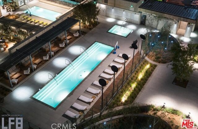 1 bed, 1 bath, 740 sqft, $3,100, Unit 902