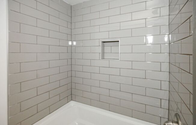 Downstairs One Bedroom Flat with Washer & Dryer