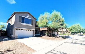 H-U-G-E 4 BEDROOM~2.5 BATHROOM GOLF COURSE HOME