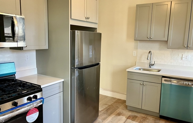 3 beds, 1 bath, 1,100 sqft, $2,800, Unit 3