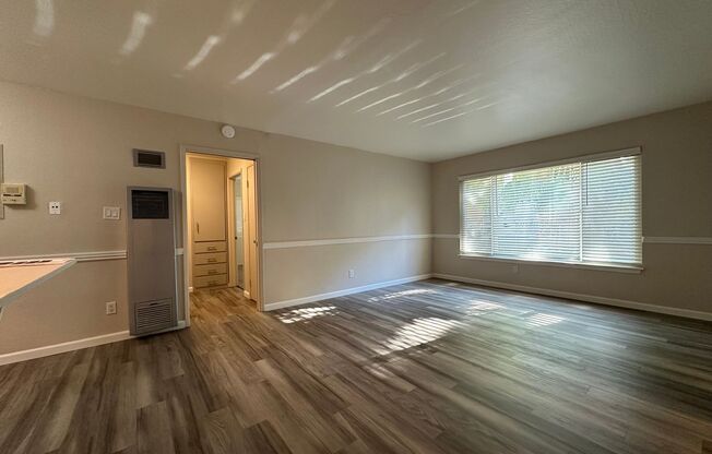 2 beds, 1 bath, $1,875, Unit 01