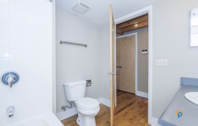 1 bed, 1 bath, 881 sqft, $1,400, Unit 3301-105