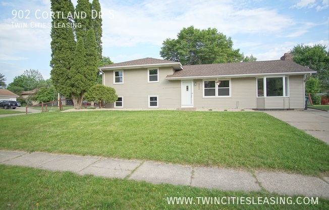 902 CORTLAND DR S