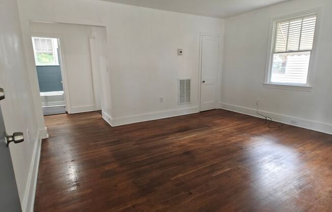 2 beds, 1 bath, $1,300