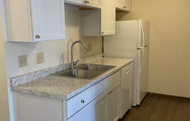 2 beds, 1 bath, 875 sqft, $825, Unit 109