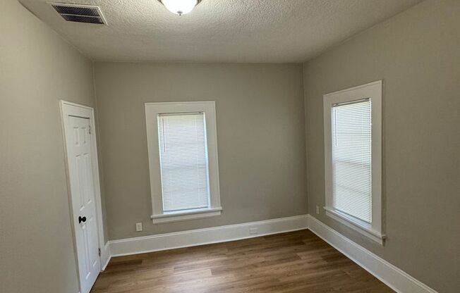 3 beds, 1 bath, $1,299