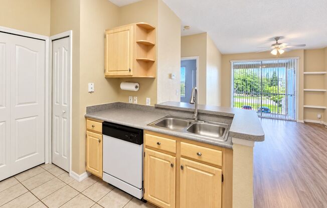 MOVE-IN SPECIAL! ½ OFF YOUR FIRST MONTH’S RENT! 1/1 Gated Allegro Palm – Resort-Style Amenities!