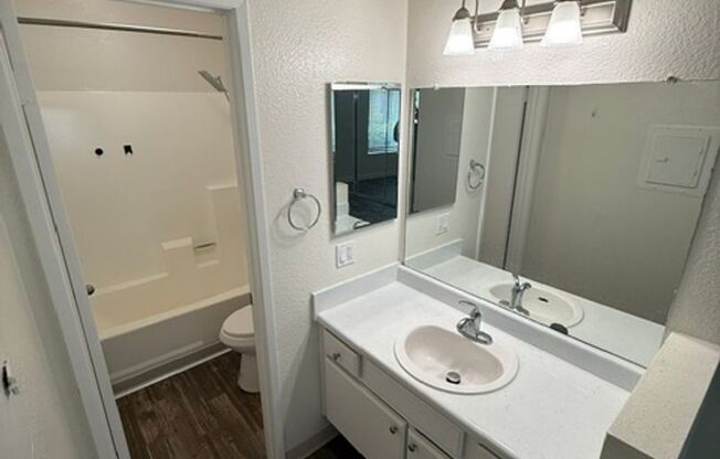 2 beds, 2 baths, 980 sqft, $2,500