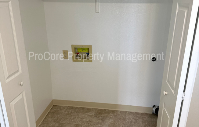 2 beds, 1 bath, 840 sqft, $1,295, Unit 105