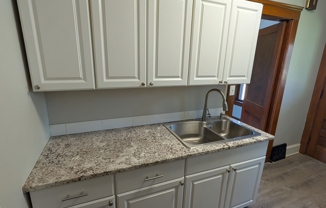 1313 W 93 ST