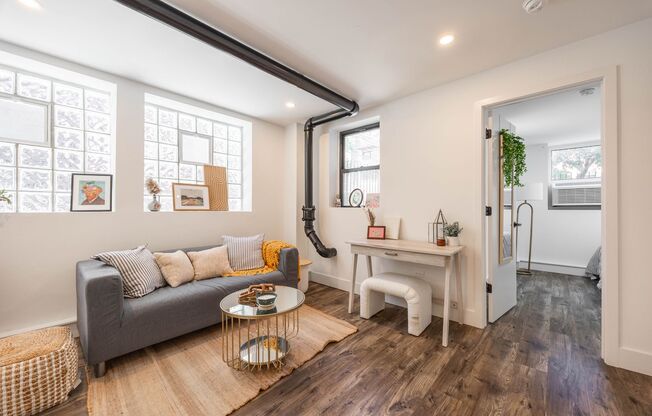 1 bed, 1 bath, $1,750, Unit 002