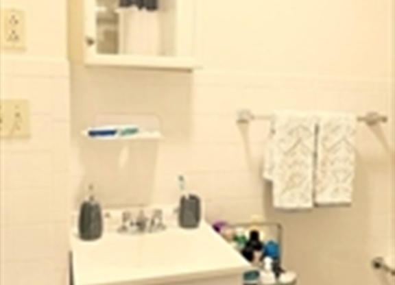 1 bed, 1 bath, 319 sqft, $2,395, Unit PARLOR
