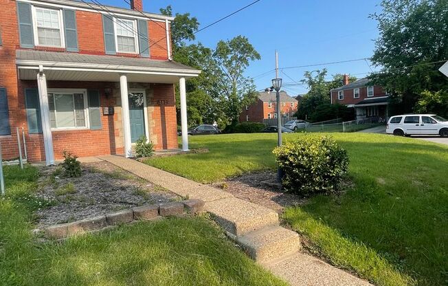 Townhouse on Spacious Corner Lot