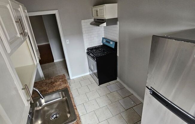 1 bed, 1 bath, 700 sqft, $1,595, Unit APT P-1