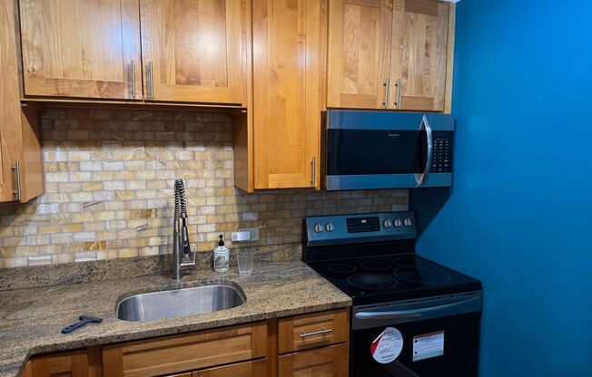 2 beds, 1 bath, $3,250, Unit # 107