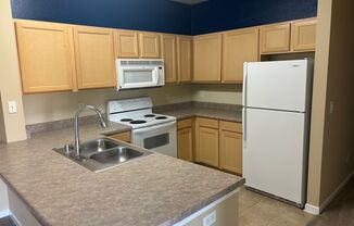 4 beds, 4 baths, $2,400, Unit UNIT 422
