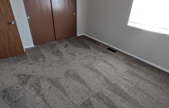 3 beds, 1.5 baths, 1,050 sqft, $1,249, Unit 3108