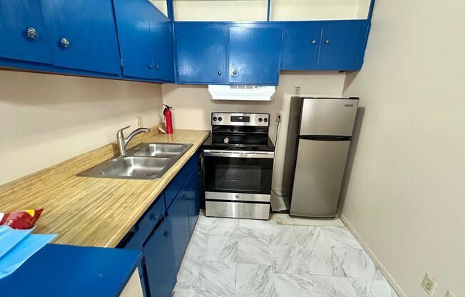 Cozy 1 Bedroom, 1 Bath Condo with Easy Freeway Access