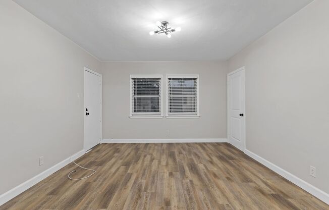 150-154 W Hillcrest Blvd