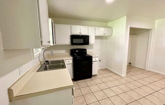 3 beds, 1 bath, $875