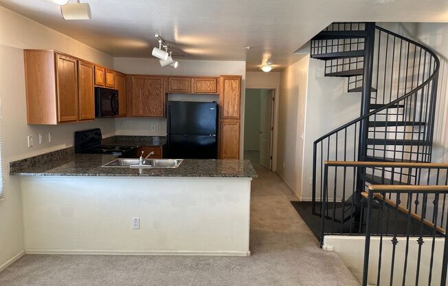 Comfort with Resort-Style Living 2BED/2BATH in Gilbert!  *New WASHER and DRYER**