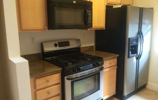 Luxury upstairs, AC/Heat, W/D, upgraded, new paint, New Floor