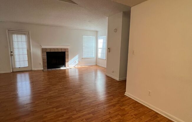 2 BEDROOM 2 BATHROOM CONDO FOR RENT / REGENCY GARDENS