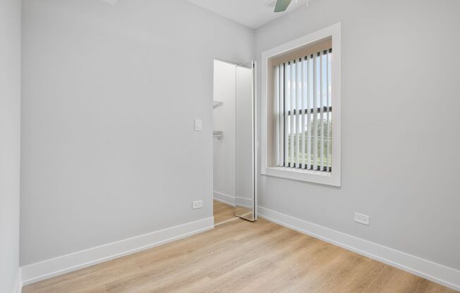 3 beds, 1 bath, 670 sqft, $1,995, Unit 1552.5-3H