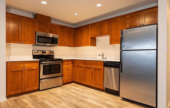 Studio, 1 bath, 585 sqft, $1,395, Unit 2-D