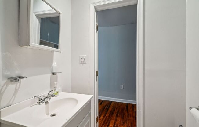 Studio, 1 bath, 280 sqft, $890, Unit B14