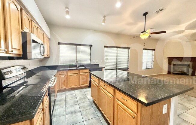1523 E BLACK DIAMOND DR
