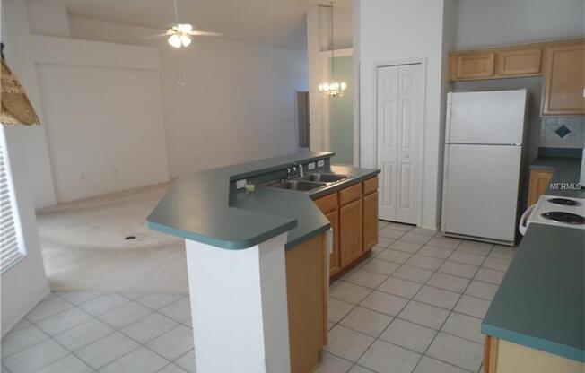 4/2 in Hunters Creek! Gated Community! NO CARPET!