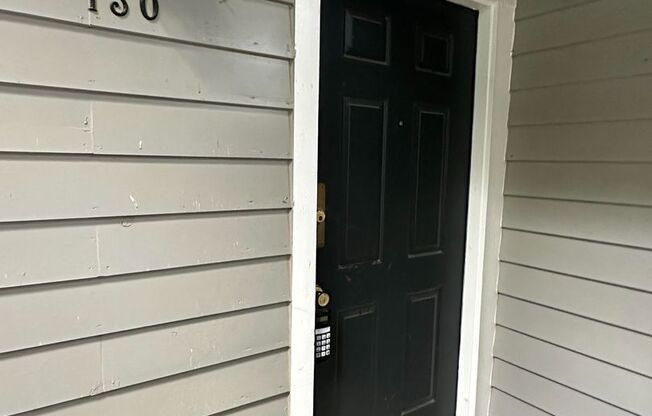2 bed/2 bath condo in great Roswell location