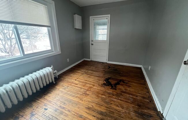 3 beds, 1 bath, $1,500