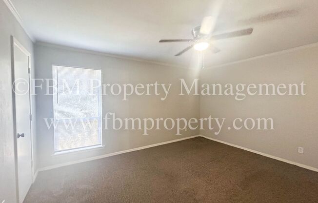 2 beds, 1 bath, $1,000, Unit A4