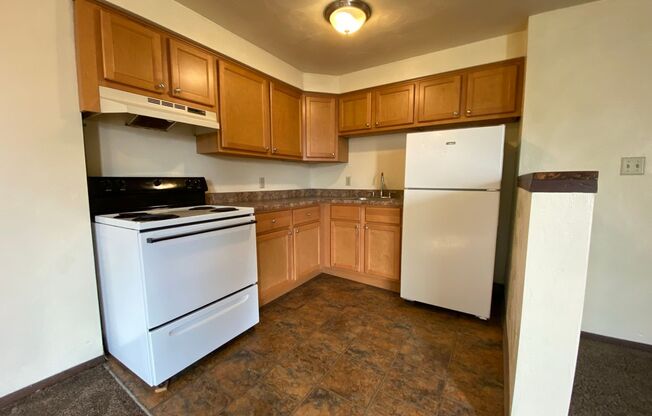 Stunning Two Bedroom in Oakland! Super Spacious! Call Today!