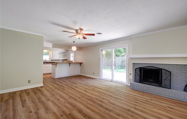 900 AURORA CIR