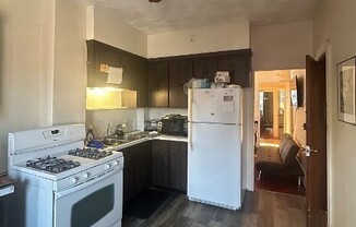 3 beds, 1 bath, 1,000 sqft, $3,800, Unit 4