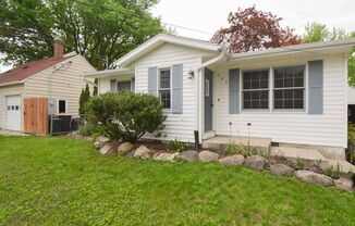 Move-In Ready 2 Bed 1 Bath With Large Yard!