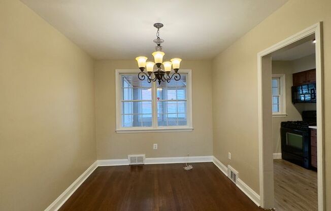 Charming 3 Bedroom/1.5 Bathroom in Parkville, MD!