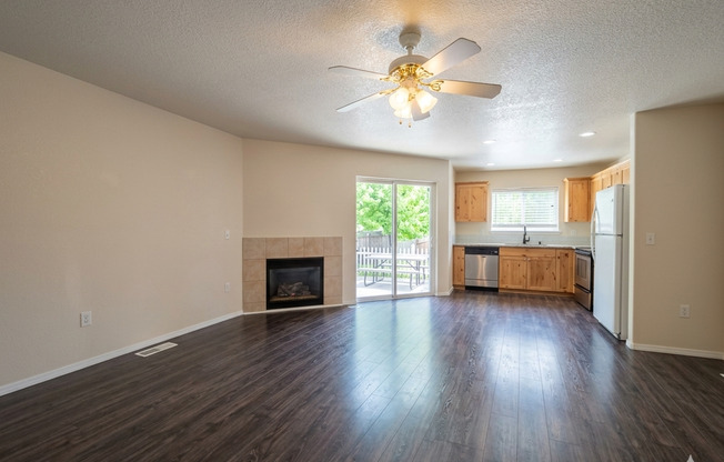 3/2.5 Townhome with walking trails outside backyard!